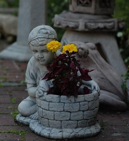 Rzeźby ogrodowe postacie bajkowe śląskie